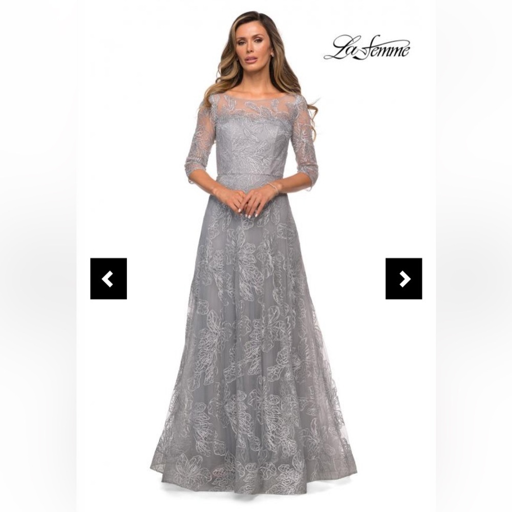 LA FEMME Women’s A-Line Lace Sequin Gown With Sheer Scoop Neckline In Grey Sz 18